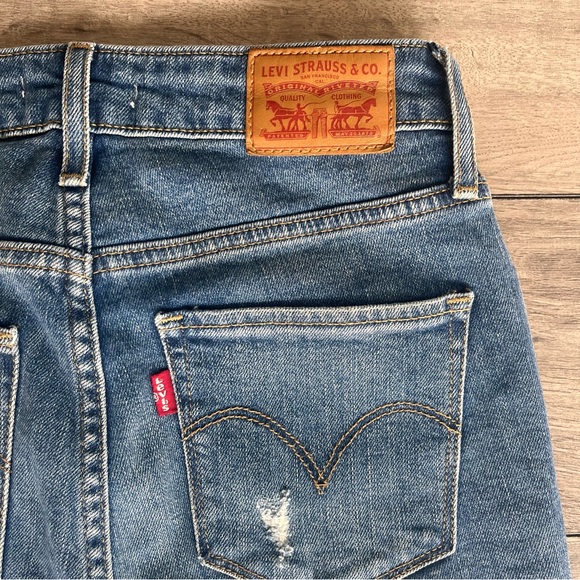 SOLD - Levi’s 721 High Rise Skinny Medium Wash Raw Hem Size 25 - Picture 8 of 10